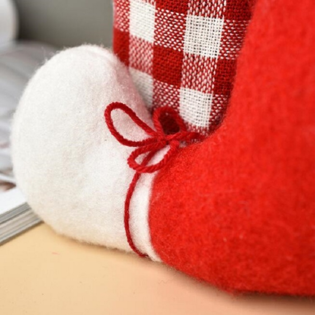 Fluffiga tomtar för vinflaskor - Lufta vinet med stil