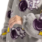 Den fluffiga hoodie-filten som kramar dig varm